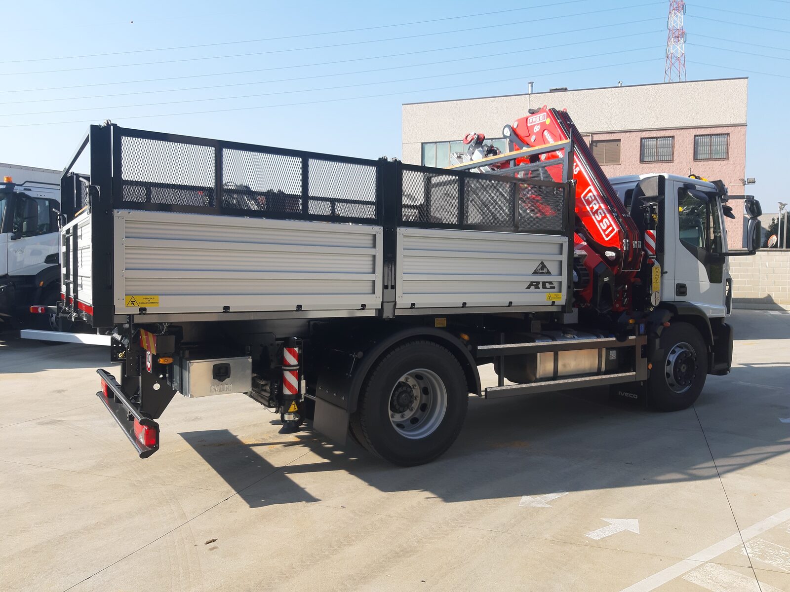 Gru per camion installata da Carrozzeria Falco