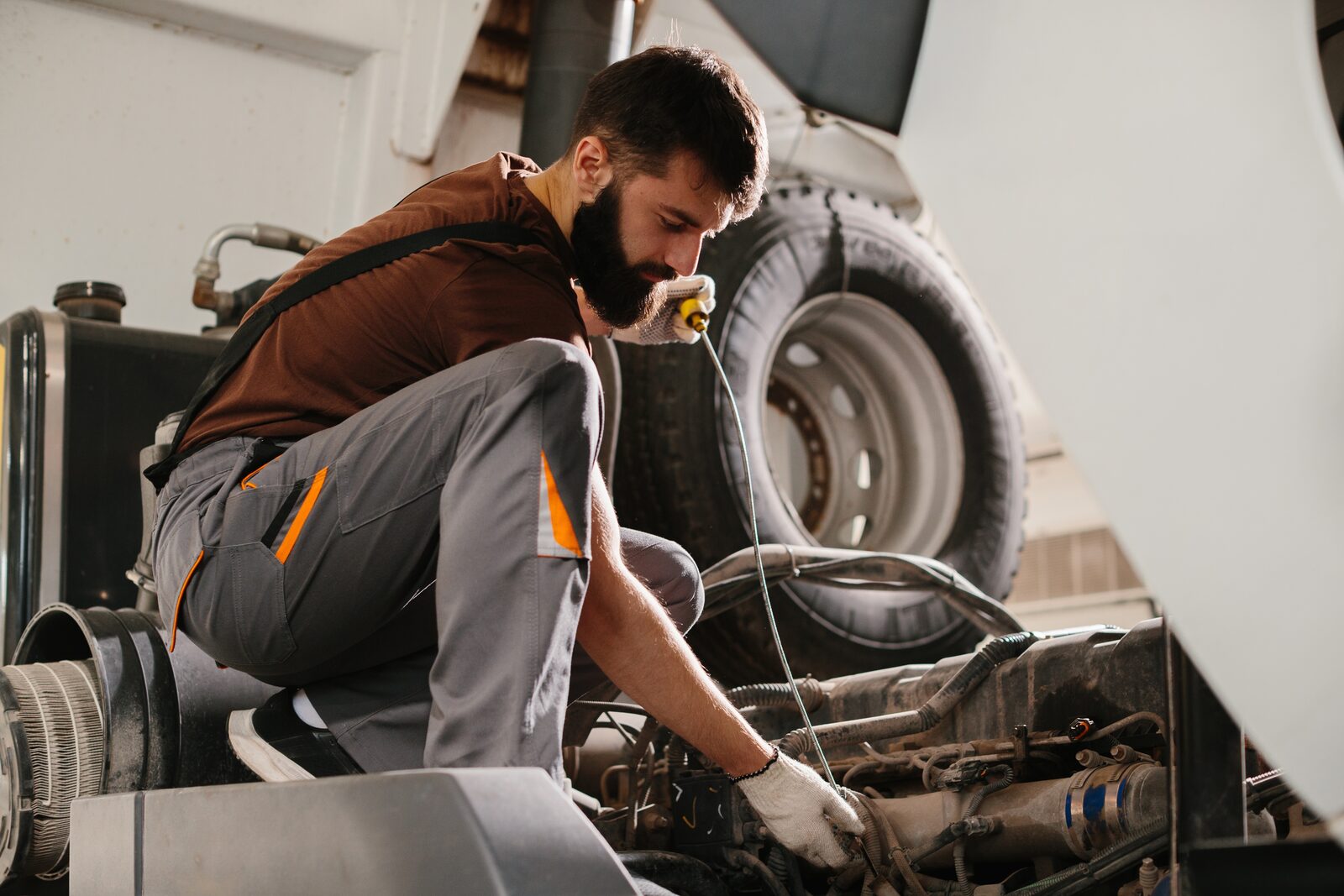 Riparazione carrozzeria e cabina di camion e veicoli industriali